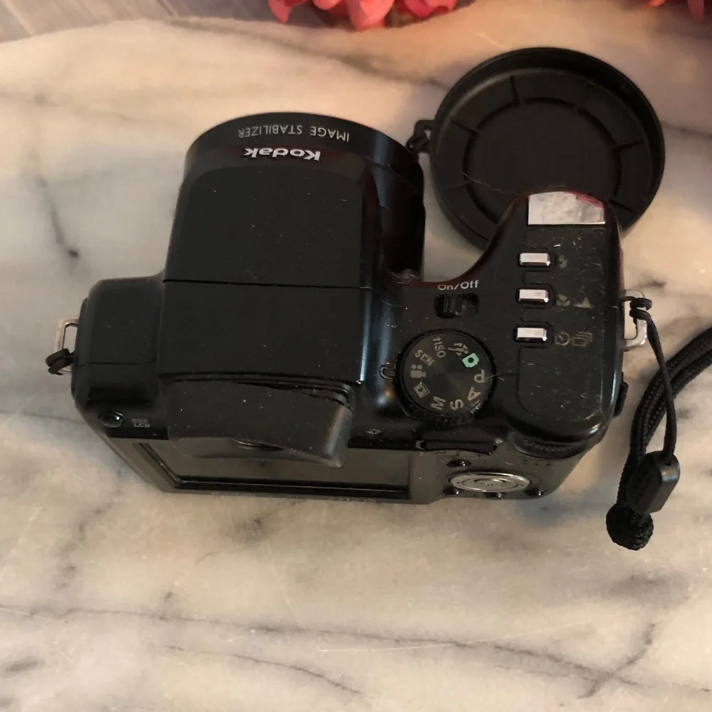 KODAK DIGITAL 35 MM EASY SHARE camera zoom lens 4.0 MPX built flash & guide book